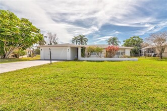 37 Oakland Hills Pl in Rotonda West, FL - Foto de edificio - Building Photo