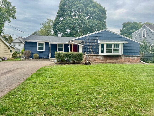 13 Briggs Ave in Fairport, NY - Building Photo - Building Photo