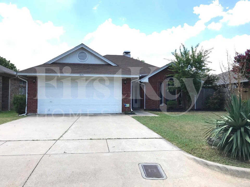 1371 Gainsborough Way in Fort Worth, TX - Building Photo