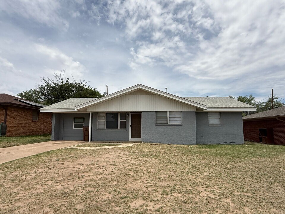 3237 Drexel Ave in Big Spring, TX - Foto de edificio