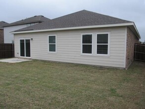 10356 Castle Lyons Ln in Crowley, TX - Building Photo - Building Photo