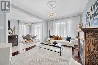 40 Danpatrick Dr in Richmond Hill, ON - Building Photo - Building Photo