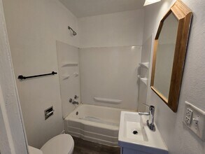 1754 Locke Ave in Waterloo, IA - Building Photo - Building Photo