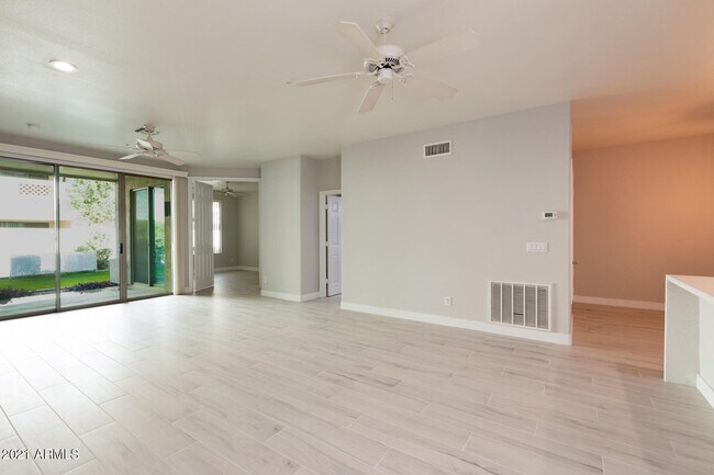 7508 E Earll Dr-Unit -20 in Scottsdale, AZ - Building Photo - Building Photo