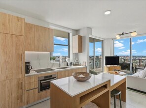 11 NE 6th St in Miami, FL - Building Photo - Building Photo