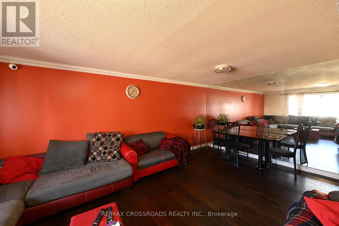 41 Gemshaw Crescent in Toronto, ON - Building Photo