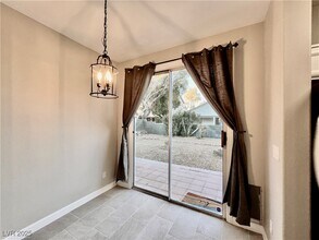8824 Iron Hitch Ave in Las Vegas, NV - Building Photo - Building Photo