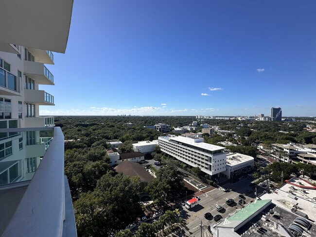 2889 McFarlane Rd in Miami, FL - Building Photo - Building Photo