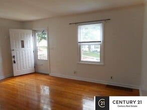 6787 Emmet St in Omaha, NE - Building Photo - Building Photo