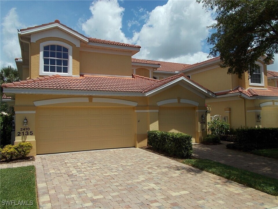 2110 Arielle Dr in Naples, FL - Building Photo