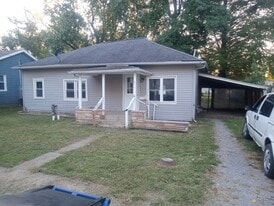 411 N Cochran St in West Frankfort, IL - Building Photo
