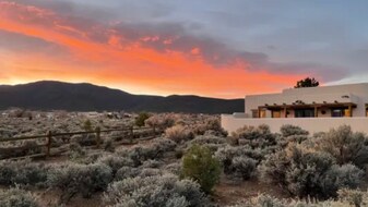313 Morgan Rd in Taos, NM - Building Photo