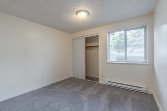 Downing Hills Apartments in Beaverton, OR - Building Photo - Interior Photo