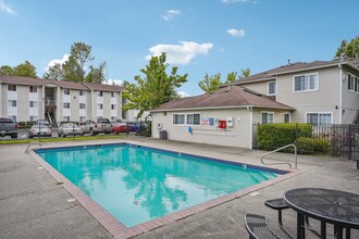 The Summit Apartments in Tacoma, WA - Building Photo - Building Photo