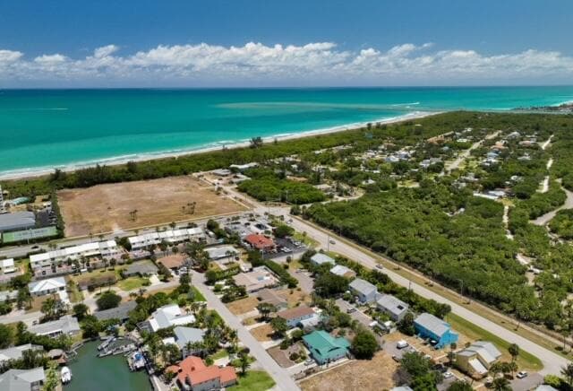 property at 1000 Shorewinds Dr
