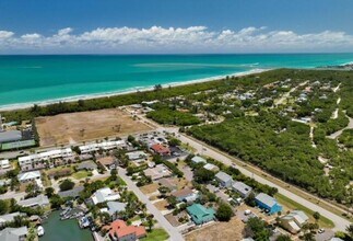 1000 Shorewinds Dr in Fort Pierce, FL - Building Photo - Building Photo