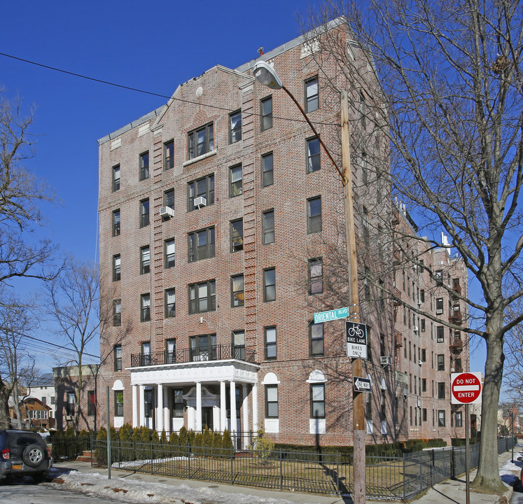 301 Oriental Boulevard in Brooklyn, NY - Building Photo