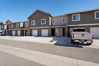 12570 N Cotton Ln in Surprise, AZ - Building Photo - Building Photo