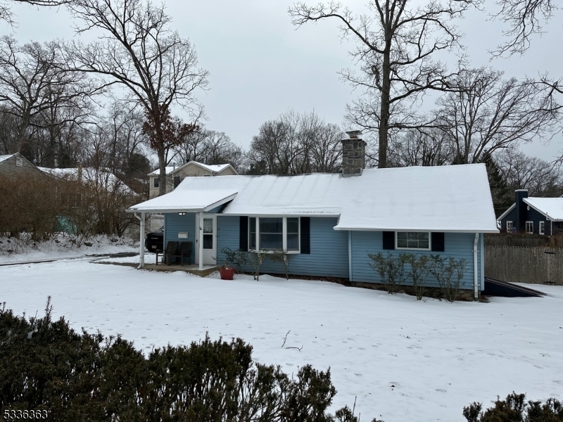 3 Oak Tree Ln in Sparta, NJ - Foto de edificio