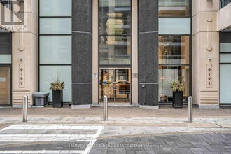 9199 Yonge St in Richmond Hill, ON - Building Photo - Building Photo