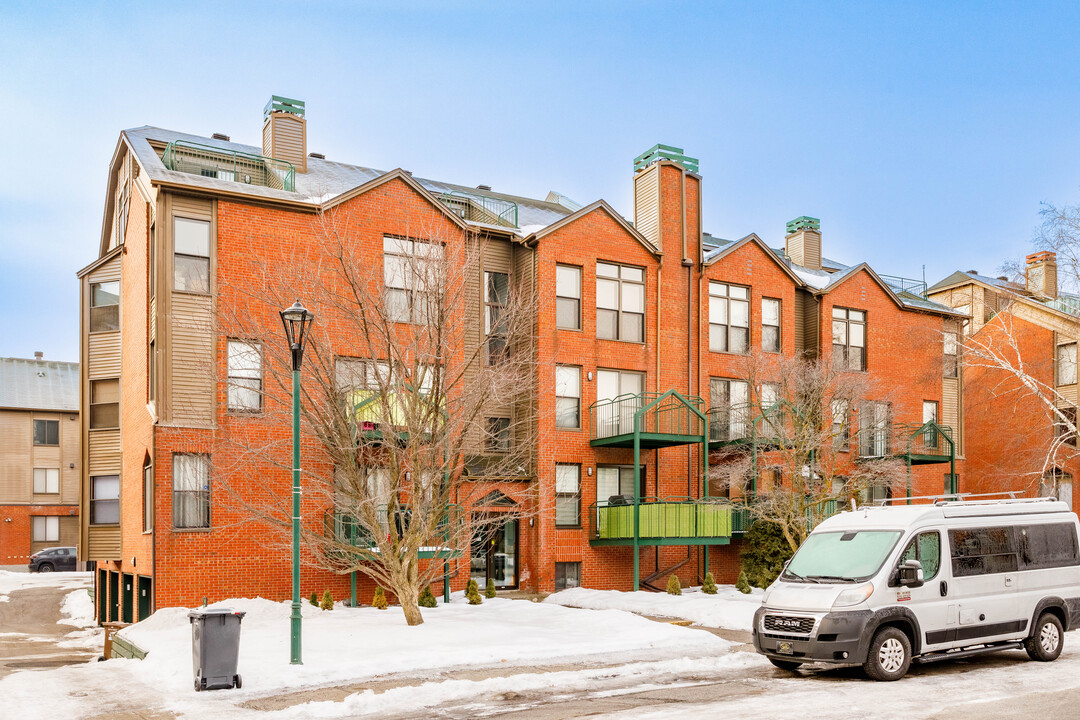 689 Du Ruisseau Tsse in Lachine, QC - Building Photo