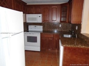 9143 SW 77th Ave in Miami, FL - Building Photo - Building Photo