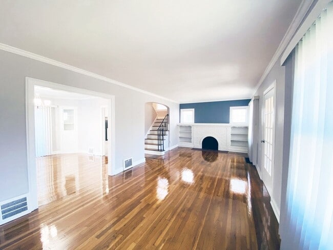 877 Englewood Rd in Cleveland Heights, OH - Building Photo - Building Photo