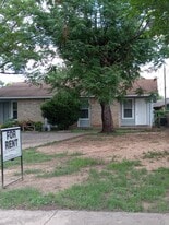 911 Bret Ln, Unit B in Austin, TX - Building Photo