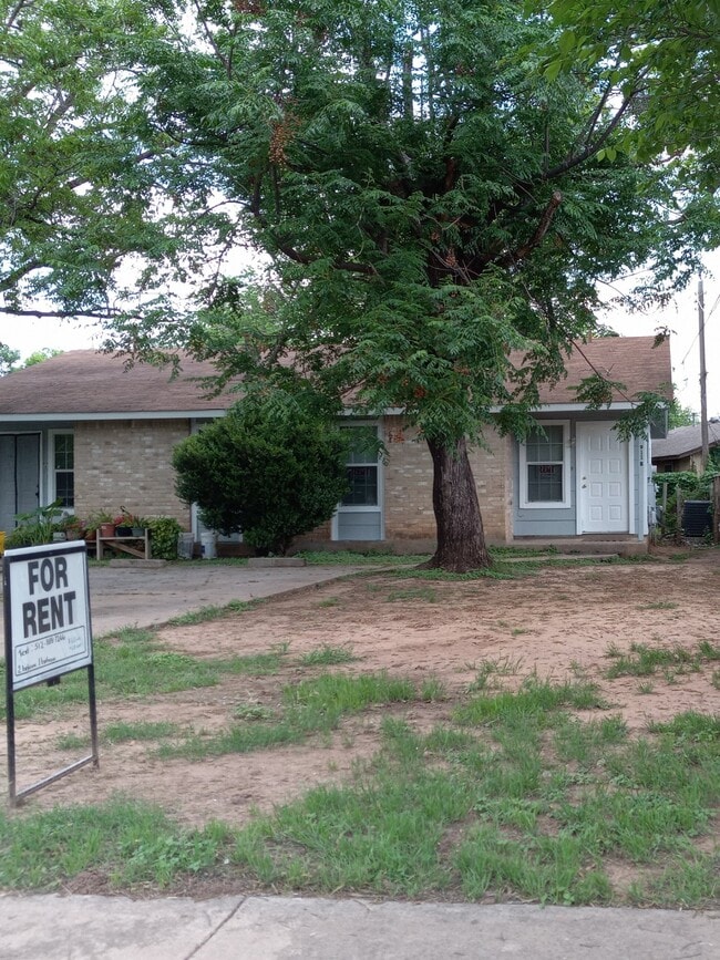 911 Bret Ln, Unit B