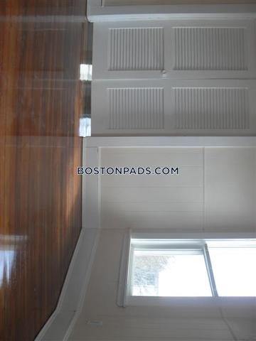 11 Mulvey St in Boston, MA - Building Photo