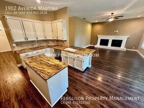 1902 Avenida Martina in Roseville, CA - Building Photo - Building Photo