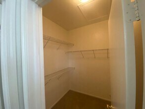 4972 Droubay Dr in Las Vegas, NV - Building Photo - Building Photo