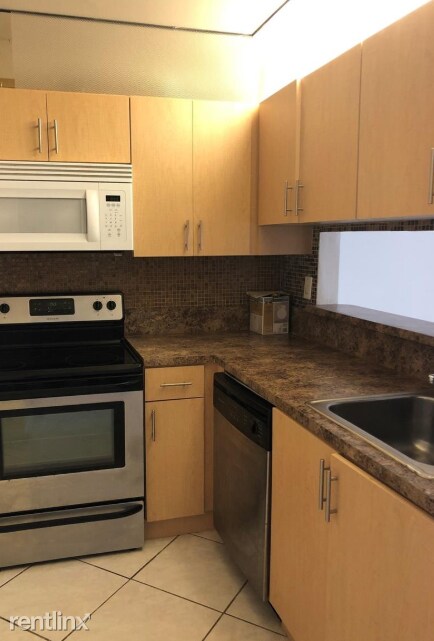 3399 Foxcroft Rd in Miramar, FL - Building Photo - Building Photo