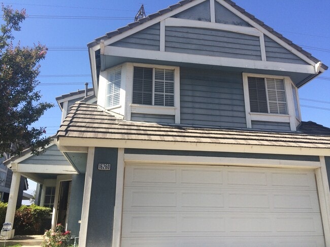 16260 Valleyvale Dr in Fontana, CA - Building Photo - Building Photo