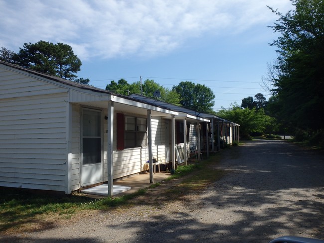 2520-2524 Country Club Rd in Lincolnton, NC - Foto de edificio - Building Photo