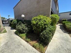 290 Roanoke Rd in El Cajon, CA - Building Photo - Building Photo