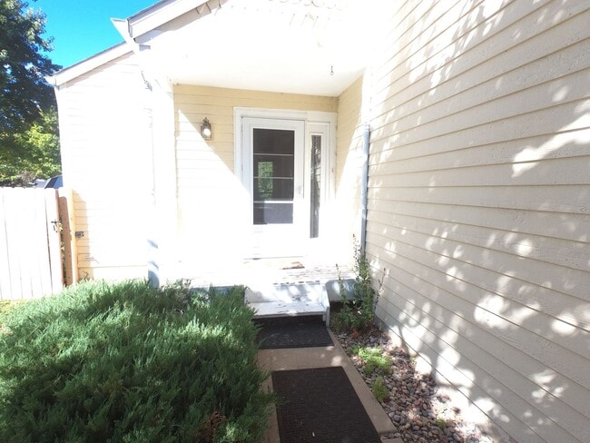 325 Buchanan Ct in Louisville, CO - Building Photo - Building Photo