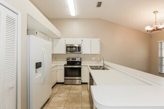 1611 Bent Pine Way in Brandon, FL - Building Photo - Building Photo