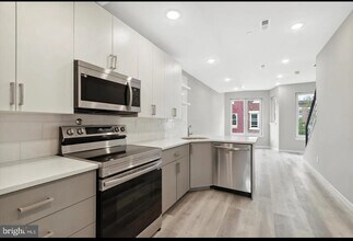 2424 Nicholas St, Unit 2 in Philadelphia, PA - Building Photo - Building Photo