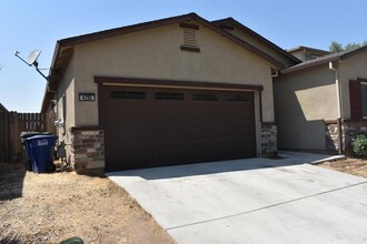 4295 Freemark Ave in Merced, CA - Foto de edificio - Building Photo