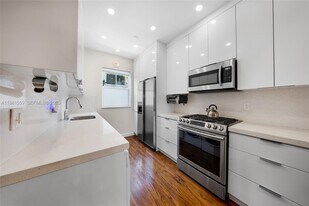 1446 Lenox Ave. in Miami Beach, FL - Building Photo