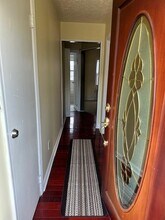 8 Robert Ave in Massapequa, NY - Foto de edificio - Building Photo