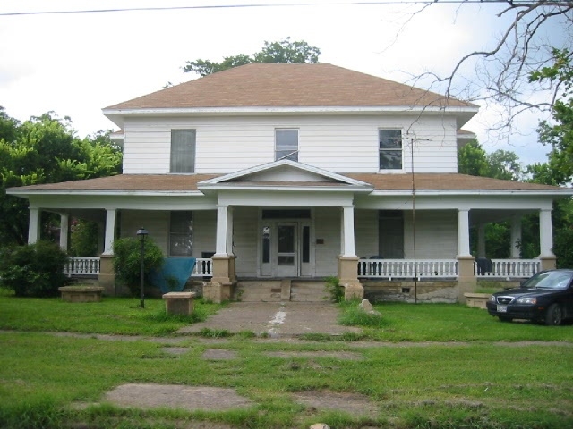 301 E Brin in Terrell, TX - Foto de edificio