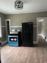5633 W Rogers St, Unit Remodeled 2bed-1bath in West Allis, WI - Building Photo - Building Photo