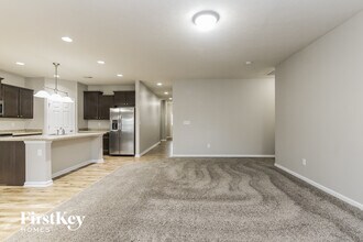 821 Blue Ash Trail in Greenwood, IN - Foto de edificio - Building Photo