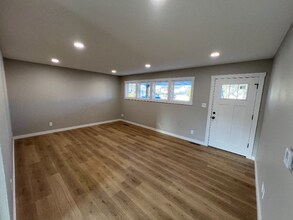 1821 Spencer St in Grinnell, IA - Building Photo - Building Photo