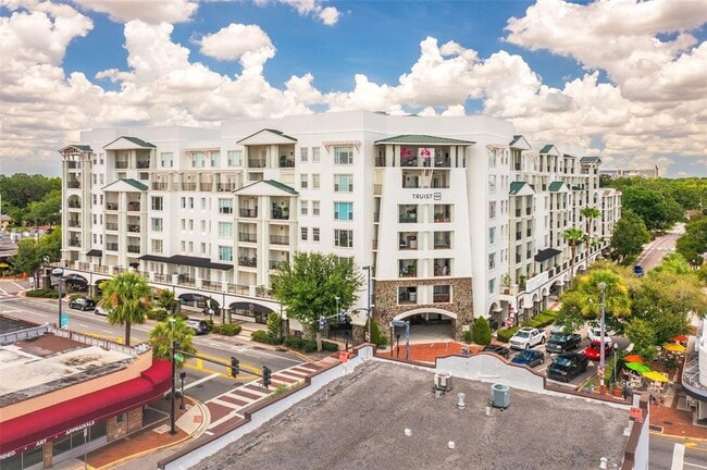 property at 2305 Edgewater Dr