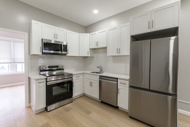 2827 W Girard Ave in Philadelphia, PA - Building Photo - Building Photo