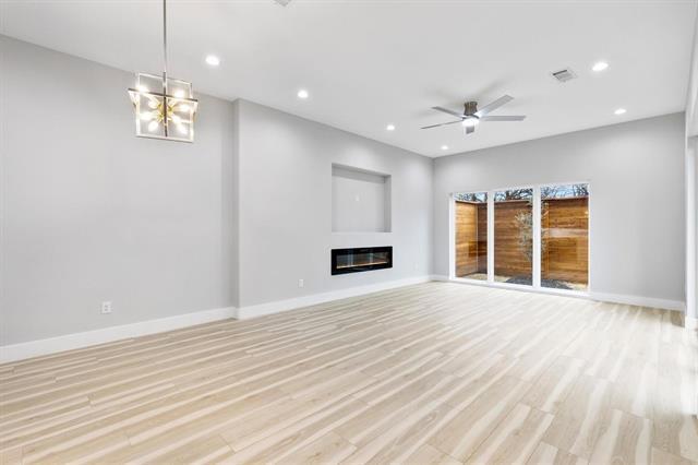 2611 Sylvan Ave in Dallas, TX - Building Photo - Building Photo