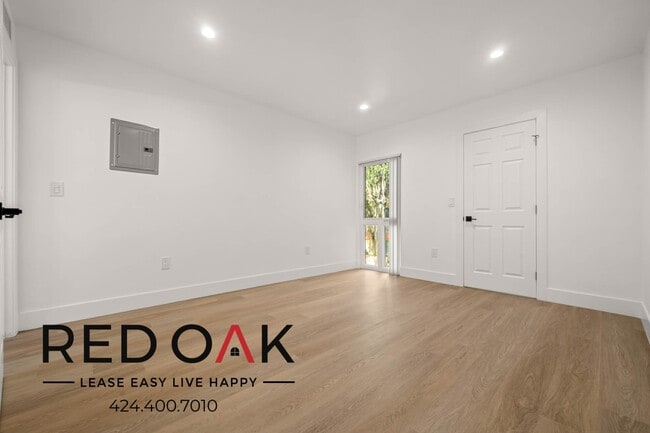 17830 Sherman Way in Los Angeles, CA - Building Photo - Building Photo